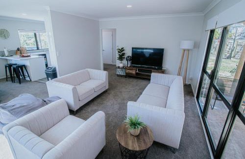 Welcome Bay House | Views at Welcome Bay Heights
