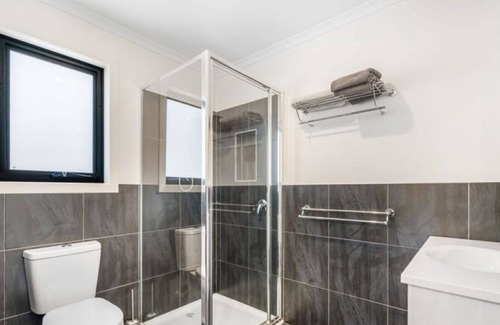 Primrose Sands Apartment | VIEWS ON FALCON : nPerfect for couples or solo travellers
