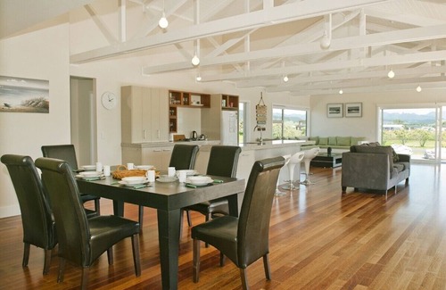 Matarangi Cottage | Views on Matarangi - Matarangi Holiday Home