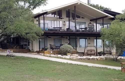 Wimberley Cabin | Views, Views, Views-A Treehouse Retreat