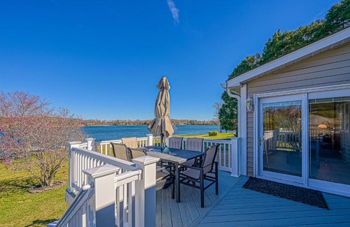 Sandy Point House | Viewtopia
