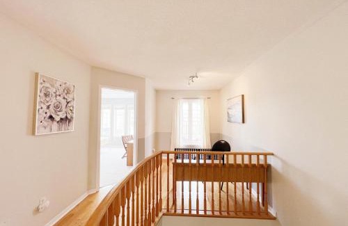 Vaughan House | Vihome-136-Charming and Tranquil Home Near HWY400 & Wonderland