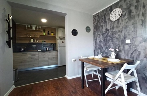 Kraljevec Sesvetski Apartment | Viksa with Jacuzzi sleeps 2