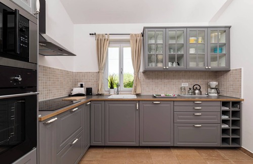 Farini Villa | Vila Dalia predstavlja idealan spoj komfora, privatnosti i topline doma.