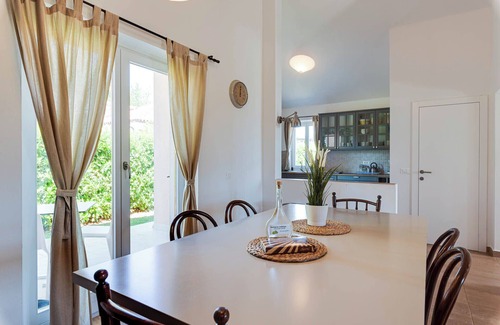 Farini Villa | Vila Dalia predstavlja idealan spoj komfora, privatnosti i topline doma.