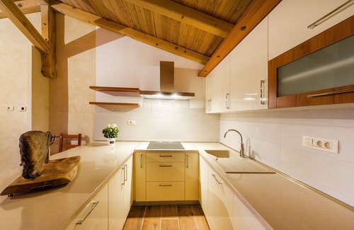 Posedarje House | Vila Dida Moj with 4 bedrooms is set in Slivnica and features an outdoor pool.
