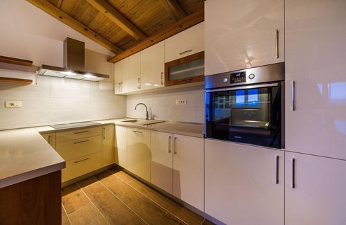 Posedarje House | Vila Dida Moj with 4 bedrooms is set in Slivnica and features an outdoor pool.
