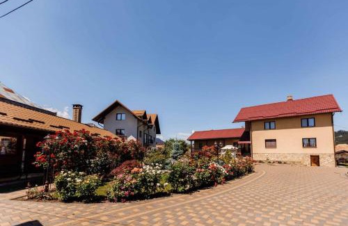 Campulung Moldovenesc House | Vila ESQ
