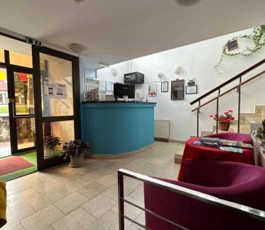 Caciulata Hotel | Vila Trandafirul si Liliacul
