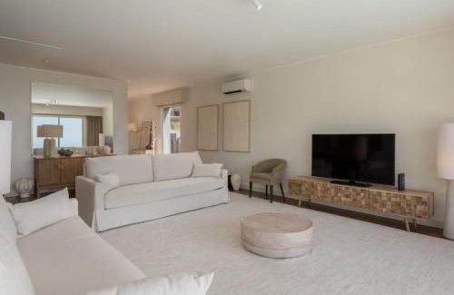 Calheta Villa | Vila Venusta Tranquility and Views in Calheta