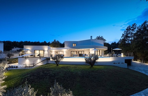 Boljevici Villa | VILA VIKTOR TIRELI premium and private Spacious 7-bedroom Villa in Istra