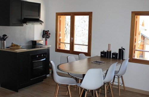 Villarabout Ski Chalet | Village House in the heart of the "3 Valleys" - sleeps 6
