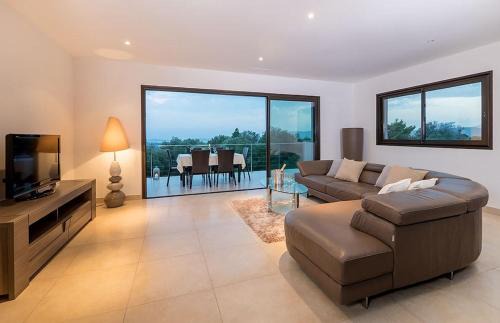 Pinarellu Villa | VILLA TORRACCIA 4 Étoiles