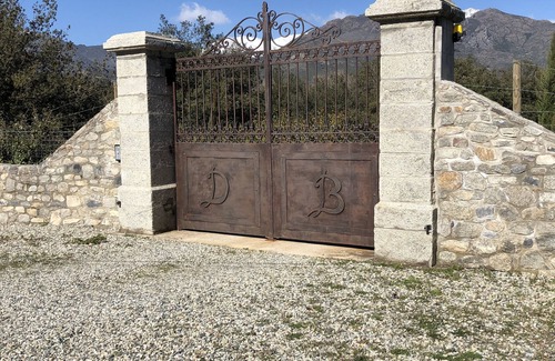 Poggio-di-Venaco House | Villa à la Montagne,piscine,domaine 20ha,rivière