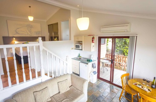 Mount View Villa | Villa 1 @ Bimbadeen Estate - Romantic split level villa with exceptional views over the vineyards