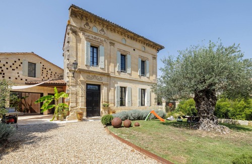 Montagne Villa | Villa '10 Personnes' with Private Pool, Wi-Fi and Air Conditioning