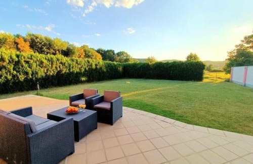 Modrica Villa | Villa 2 Etagen mit großen Garten