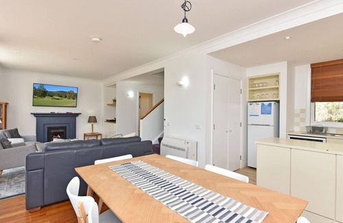 Pokolbin Villa | Villa 2br Barbera Villa located within Cypress Lakes Resort