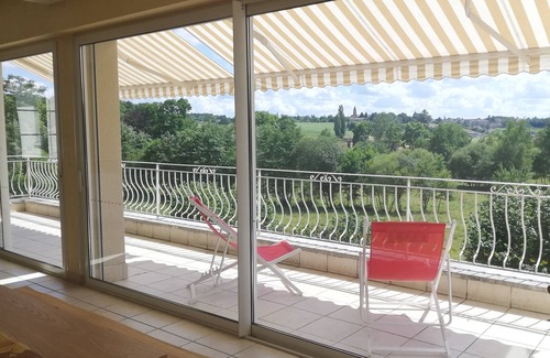Montbron Villa | Villa 4 Avec Vue, Piscine et Parc de Château