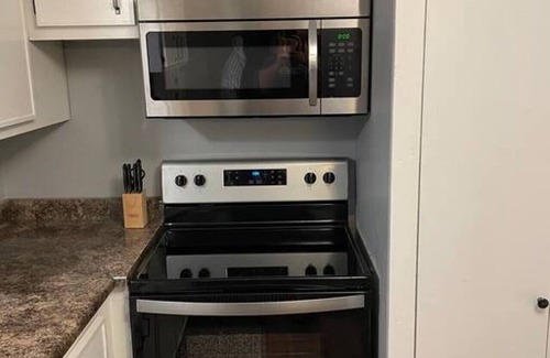 Poplar Bluff House | Villa 5 · Poplar Bluff 2BR/1.5 Bath House (2022 Renovation)