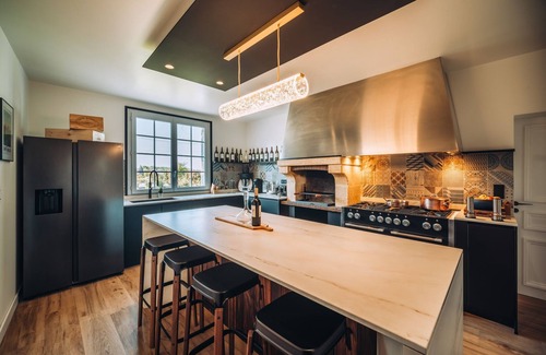 Les Artigues-de-Lussac Villa | Villa Artigue - Five Bedroom Villa, Sleeps 12