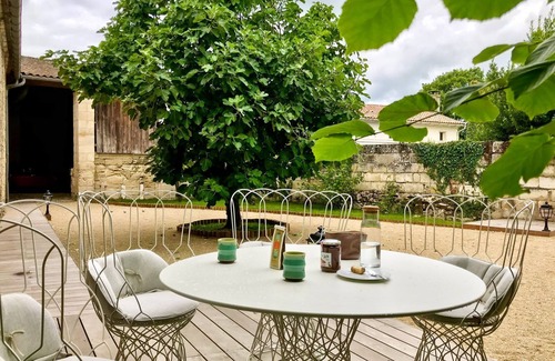 Les Artigues-de-Lussac Villa | Villa Artigue - Five Bedroom Villa, Sleeps 12
