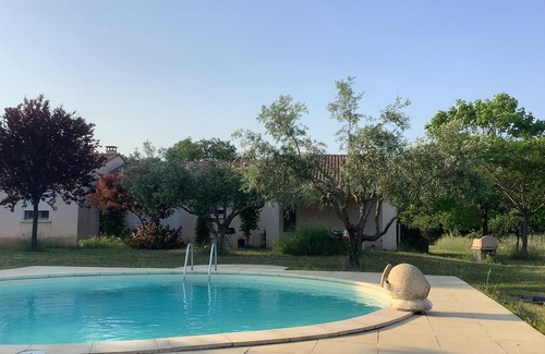 Saint-Paulet-de-Caisson House | Villa Avec Piscine au Cœur de la Provence