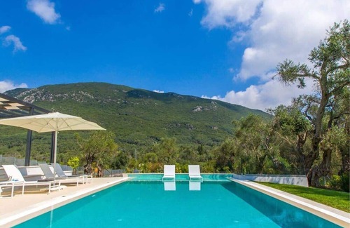 Dafnata House | Villa Acaste Modern Comfort in Nature