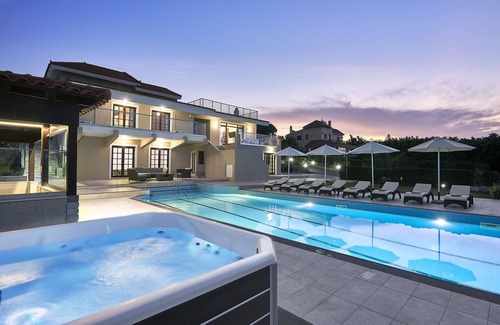 Vathianos Kampos Villa | Villa Ada -5 bedrooms villa with a heated pool & heated hot tub. Amazing view !