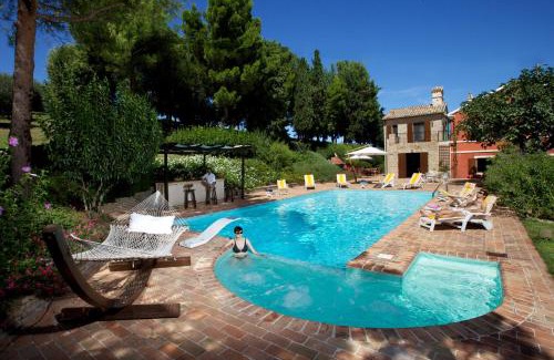 Ponte Rio Villa | Villa Adele - Senigallia, meravigliosa villa con piscina e giardino