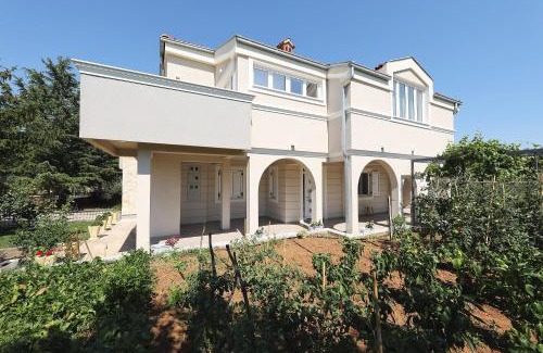 Sikovo Villa | Villa Adrian