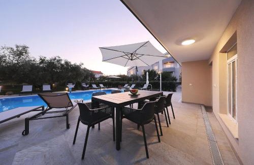 Sikovo Villa | Villa Adrian