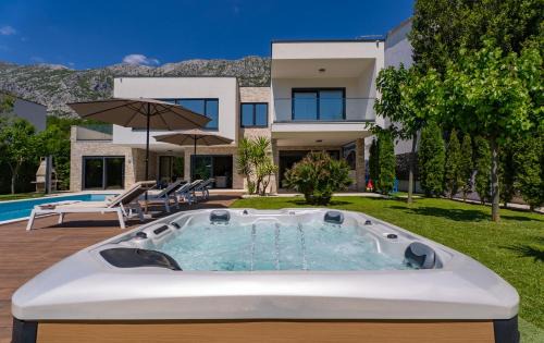 Duce Villa | Villa Agava with heated pool, Jacuzzi, sauna, gym, 4 en-suite bedrooms