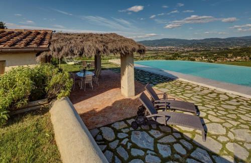 Arezzo Villa | Villa Agazzi by PosarelliVillas