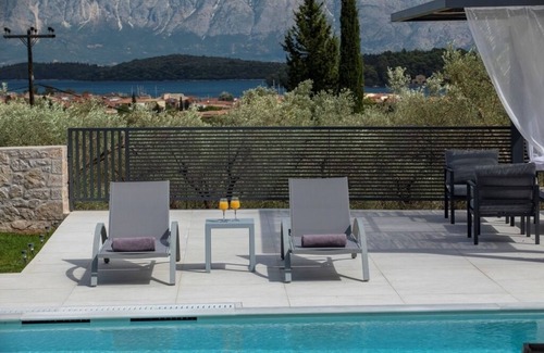 Nidri Villa | Villa Aggelos, within easy walk of the beach, shops and restaurants.