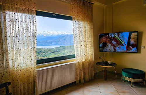 Sternes Villa | Villa Aitheras with sea views and garden