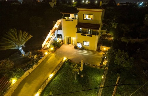 Sternes Villa | Villa Aitheras with sea views and garden