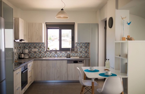 Adelianos Kampos Villa | Villa al Mare. By the beach with private sunbeds and sunshades!