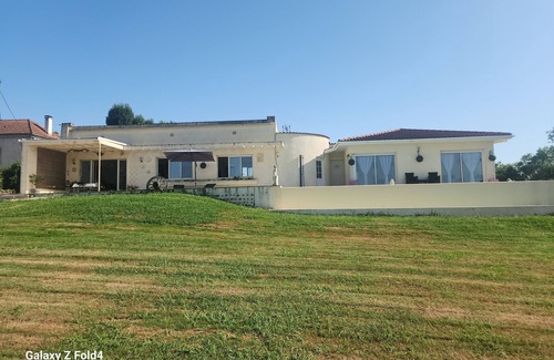Senac Bed & Breakfast | Villa 'Albert' with Lake View, Wi-Fi and Air Conditioning