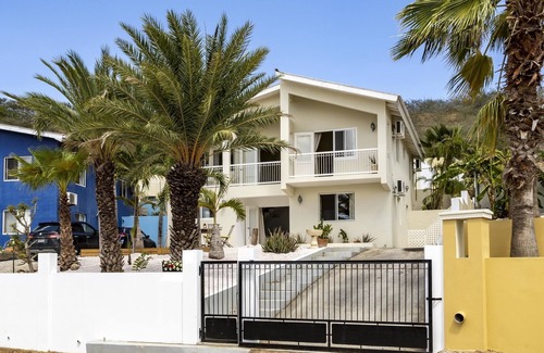 Sun Valley Villa | Villa Aliyah! King bed, shared pool, great view.