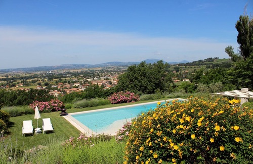 Palazzo Villa | Villa "Amazing Assisi" with Private Pool, Private Terrace & Wi-Fi