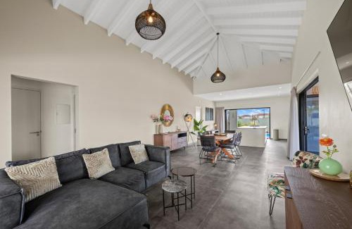 Marie Pampoen Apartment | Villa Amber met privezwembad, Mambo Beach