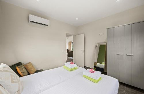 Marie Pampoen Apartment | Villa Amber met privezwembad, Mambo Beach