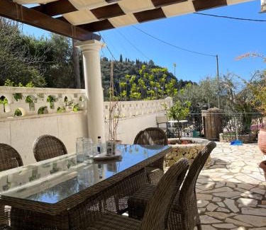 Lakones House | Villa Ampelaki "30 meters to beach"