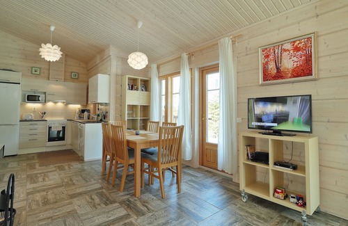 Jaala Cottage | Villa Anna. 2BR Log House with sauna and BBQ stove. Relax and recharge!