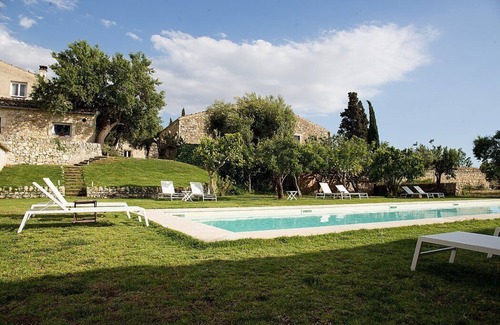 Vittoria Villa | Villa Antilia: An elegant and welcoming villa in a quiet position, surrounded by the Sicilian countryside, with Free WI-FI.