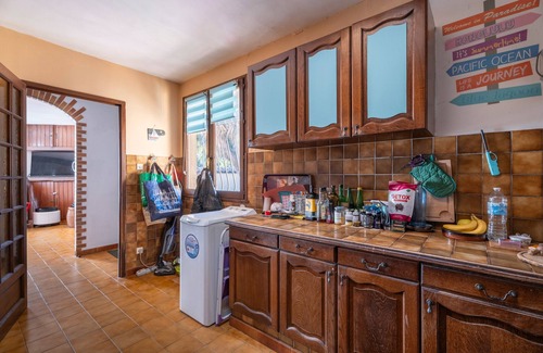 La Crau House | Villa 'Arbre De Vie' with Private Terrace, Private Garden and Wi-Fi