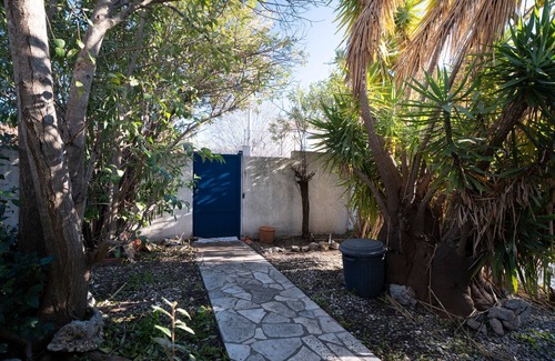 La Crau House | Villa 'Arbre De Vie' with Private Terrace, Private Garden and Wi-Fi