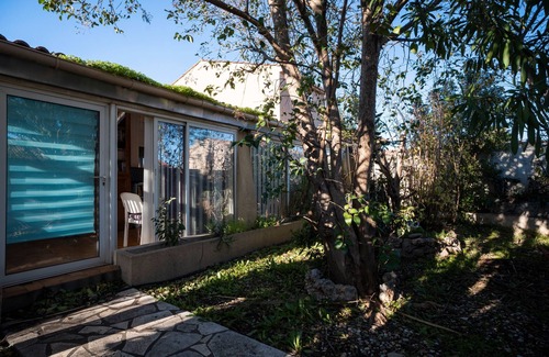 La Crau House | Villa 'Arbre De Vie' with Private Terrace, Private Garden and Wi-Fi