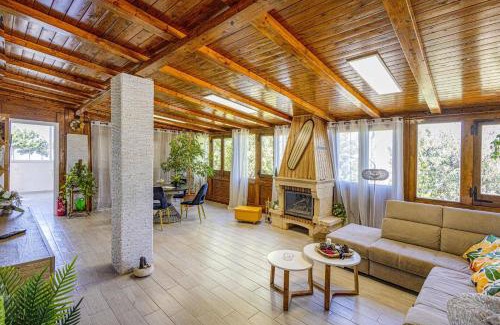 Ragusa Villa | Villa Ardith by Villa Plus